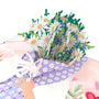 everpop 3D pop-up Daisy Days card – close-up of daisy bouquet and butterfly bow pop-up